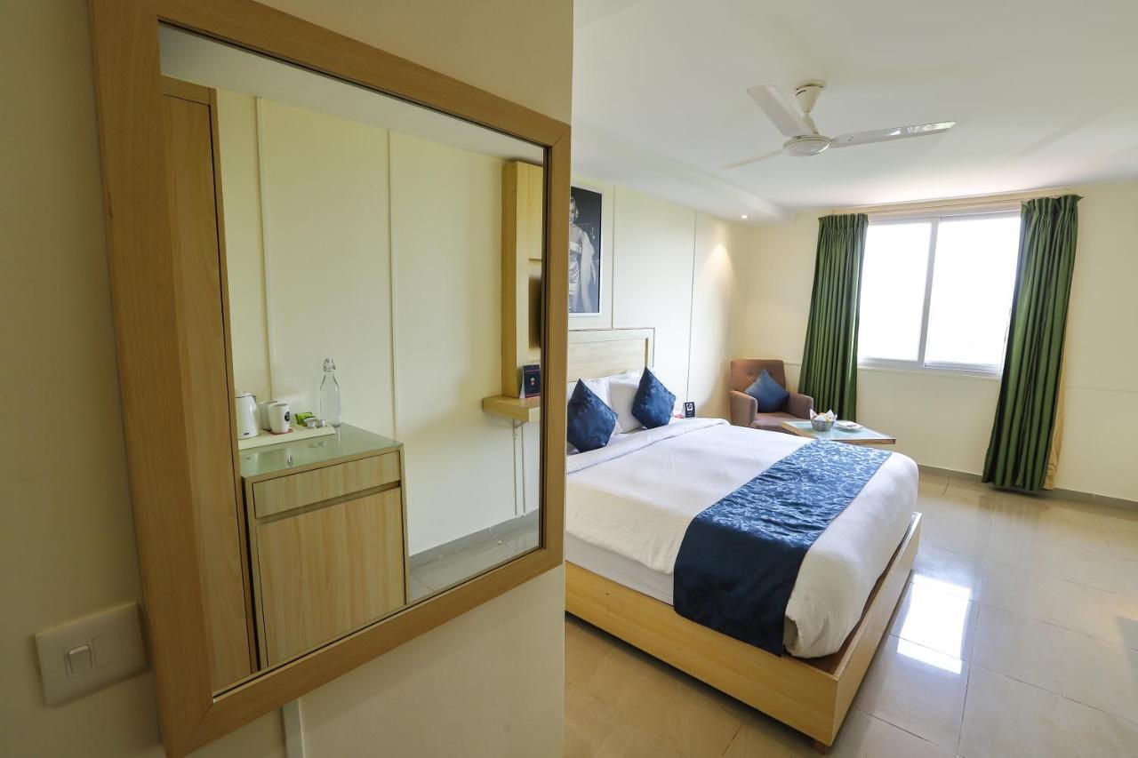 Zip By Spree Hotels Hyde Goa Candolim Exterior foto